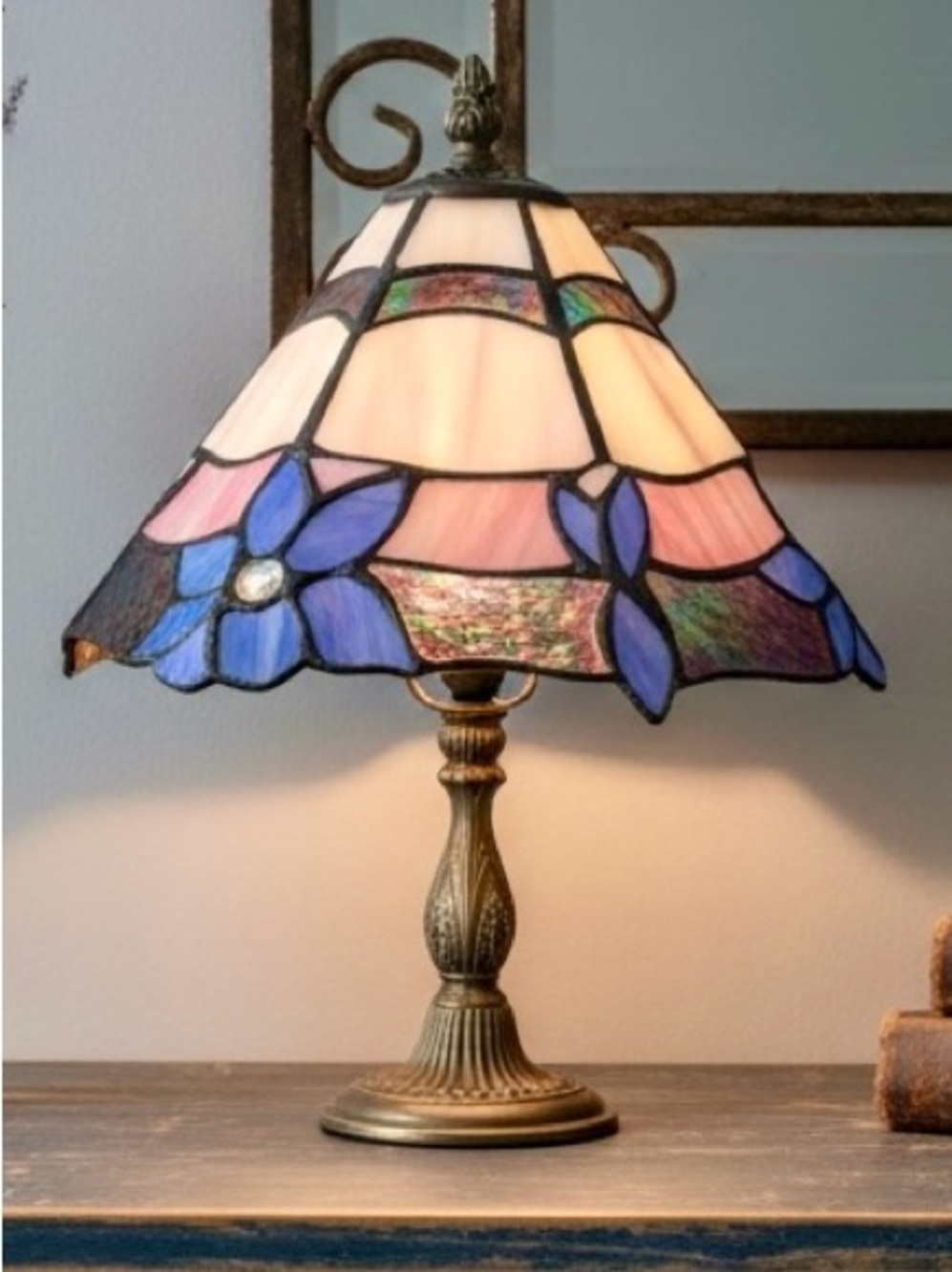 Vintage Art Nouveau Handpainted Tiffany Style Stained Leaded Glass Table Lamp